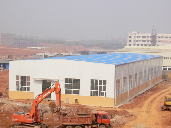 溫州鋼結(jié)構(gòu)工程單層廠房帶10噸行車室外圖